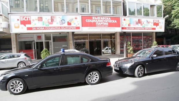 БСП се самоубива. Не ѝ пречете!