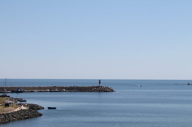 Хеликоптер се разби в морето на плажа в Царево