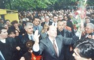 За какво му е на царя да си трака зъбите, след като е оставил плямпането на носача си на куфари