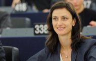 Българският еврокомисар: В Брюксел нищо не се чува за скандала около НДК