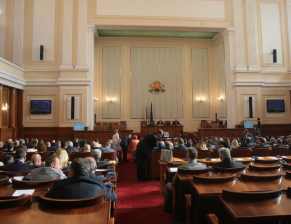 Отпадане на давността за приватизационните сделки-прах в очите на народа…