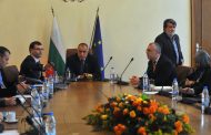 Разбрахте ли какво ще си подари правителството за коледните празници?