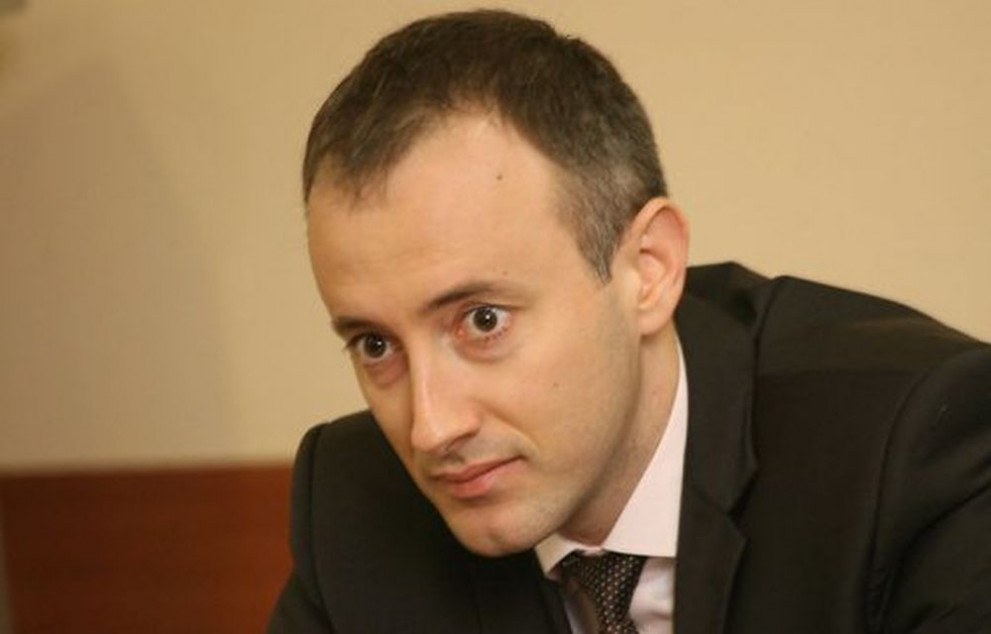 Министърът на образованието мънка за камери по детските градини! Защо?