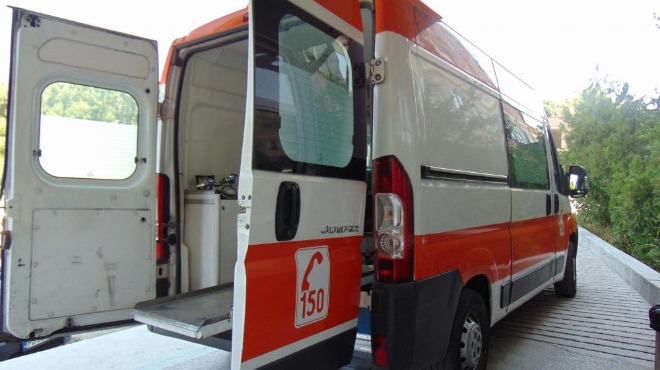 Ампутираха крака на жената, бутната от автобус в София. Остава опасността за живота й