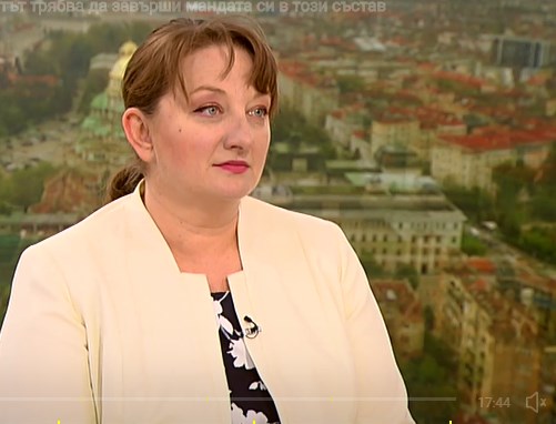 Деница Сачева се подиграва на президента. Нарече го самодеец: „Радев отново не е на висота“