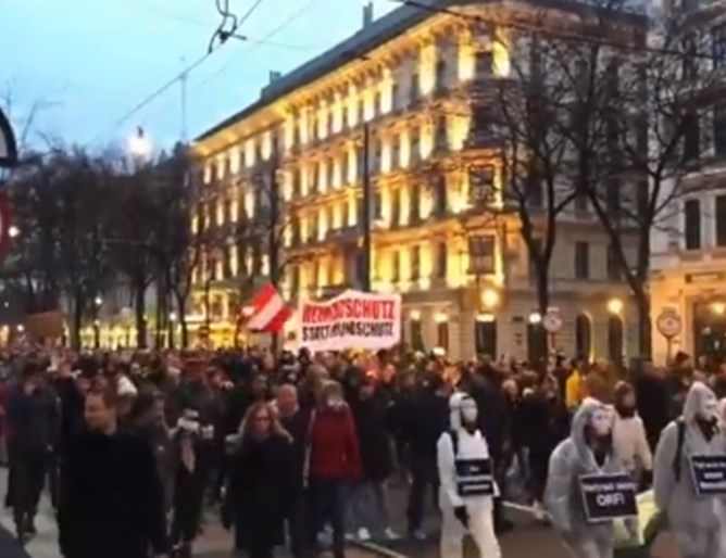 Виена се вдигна на бунт. Хиляди по улиците скандират „Маски долу“!