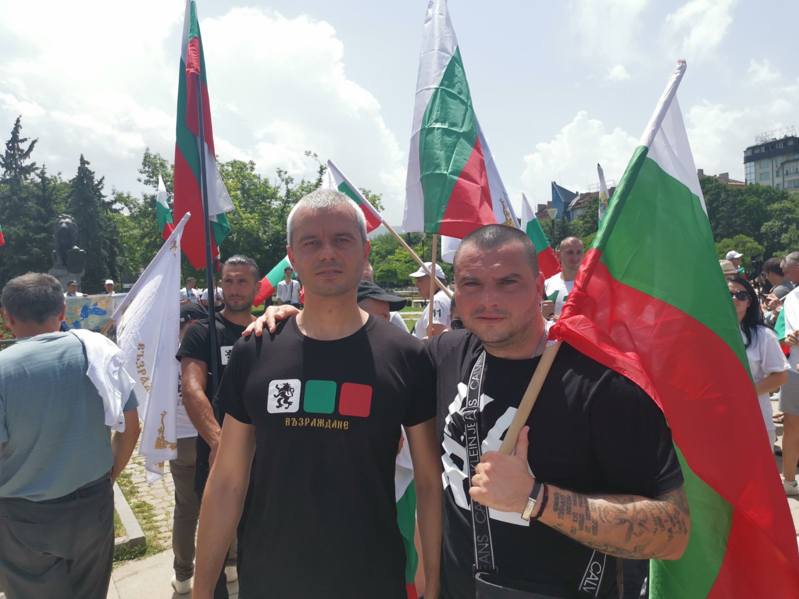 Лидерите на национално движение „Хан Кубрат “ и партия „Възраждане “ Веселин Костов и Костадин Костадинов организираха шествие в чест на Дунавска България!
