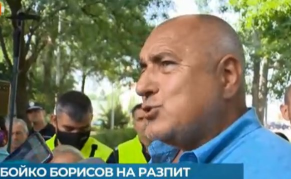 Поведоха Борисов като мечка на мегдана към следствието. Той не се чувства унизен.