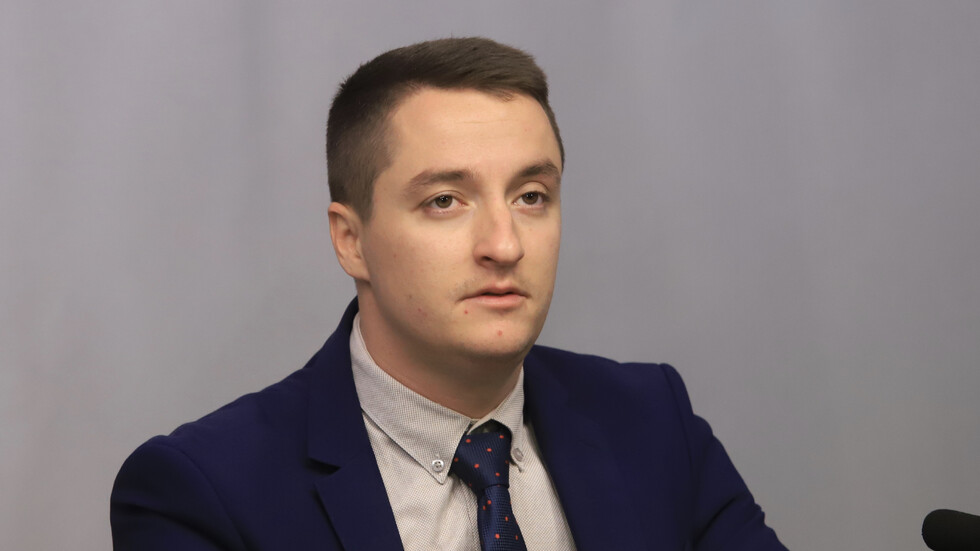 Явор Божанков изтрещя в парламента с изключително остро изказване в пълен разрез с парламентарната си група