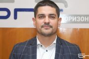 Радостин Василев взе страната на Гюров