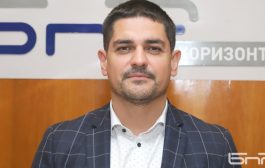 Радостин Василев взе страната на Гюров