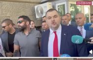 Всичко, случващо се пред парламента е абсолютно без значение. Всъщност, всичко случващо се и вътре е без значение