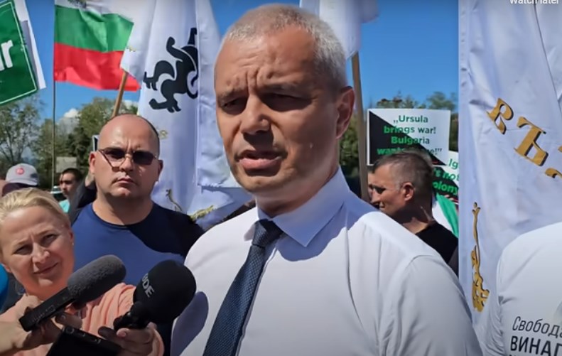 Помпат „Възраждане“. Към Радев ли минава Костадинов е въпросът на политолози