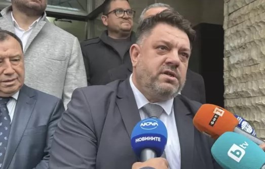 Атанас Зафиров: Оставката на кабинета в момента не е на дневен ред