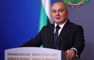 Явно на Абровски не са му ясни проблемите с маслодайните култури!